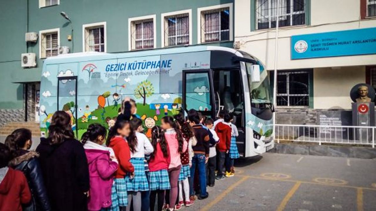 Anadolu Isuzu 5 yıldır okulları kitapla buluşturuyor