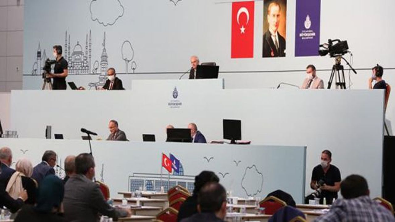 İSTANBUL'DA TOPLU ULAŞIM OTOBÜSLERİ İETT'YE BAĞLANDI