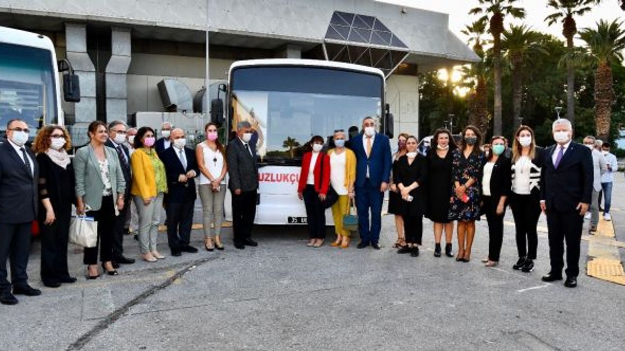 İzmir Büyükşehir Belediyesi 9 ilçeye otobüs hibe etti
