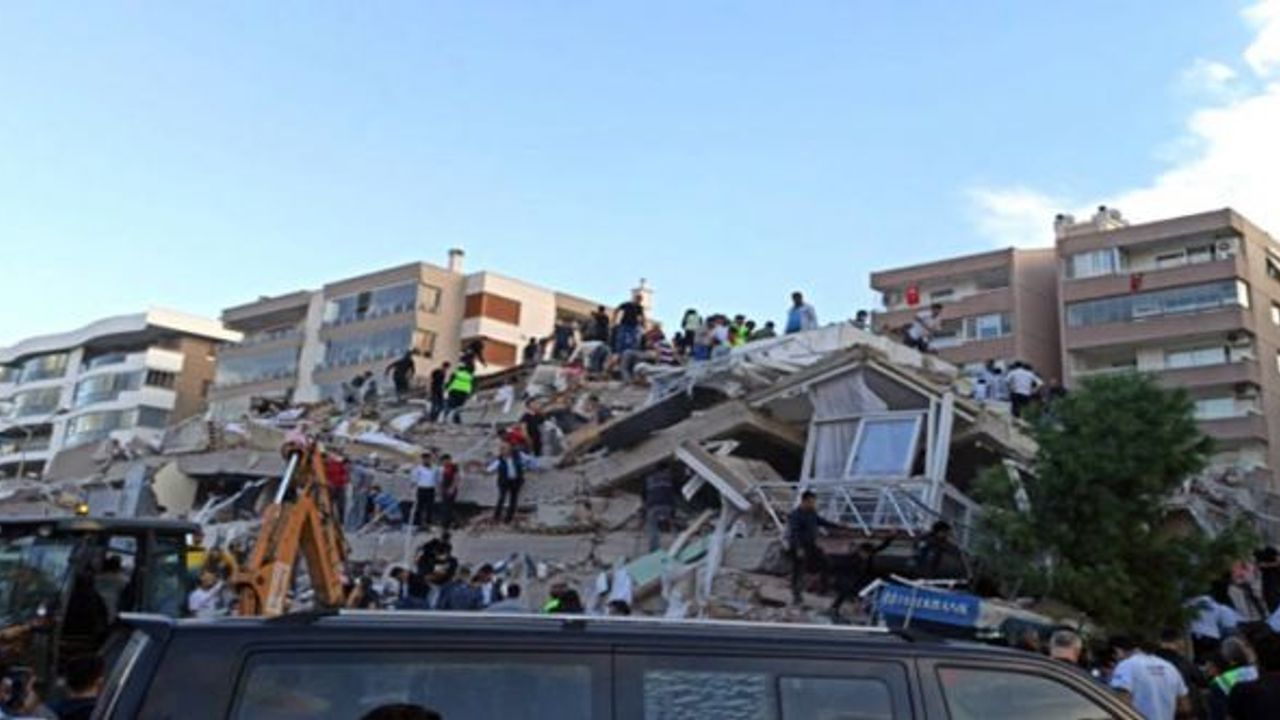 İzmir'i 6,9'luk deprem vurdu