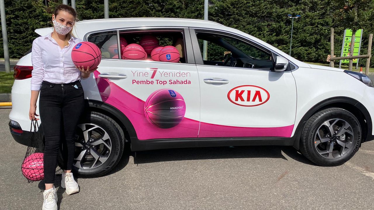 KIA,kadın müşterilerine ‘Pembe Top’ hediye ediyor