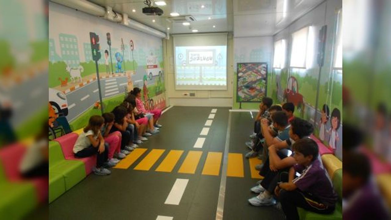 Mercedes-Benz, 20 Kasım Dünya Çocuk Hakları Günü’nü destekliyor