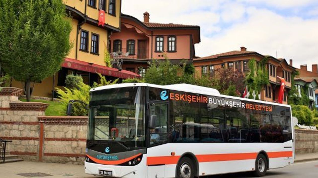 Sağlık çalışanlarına ücretsiz ulaşım devam edecek