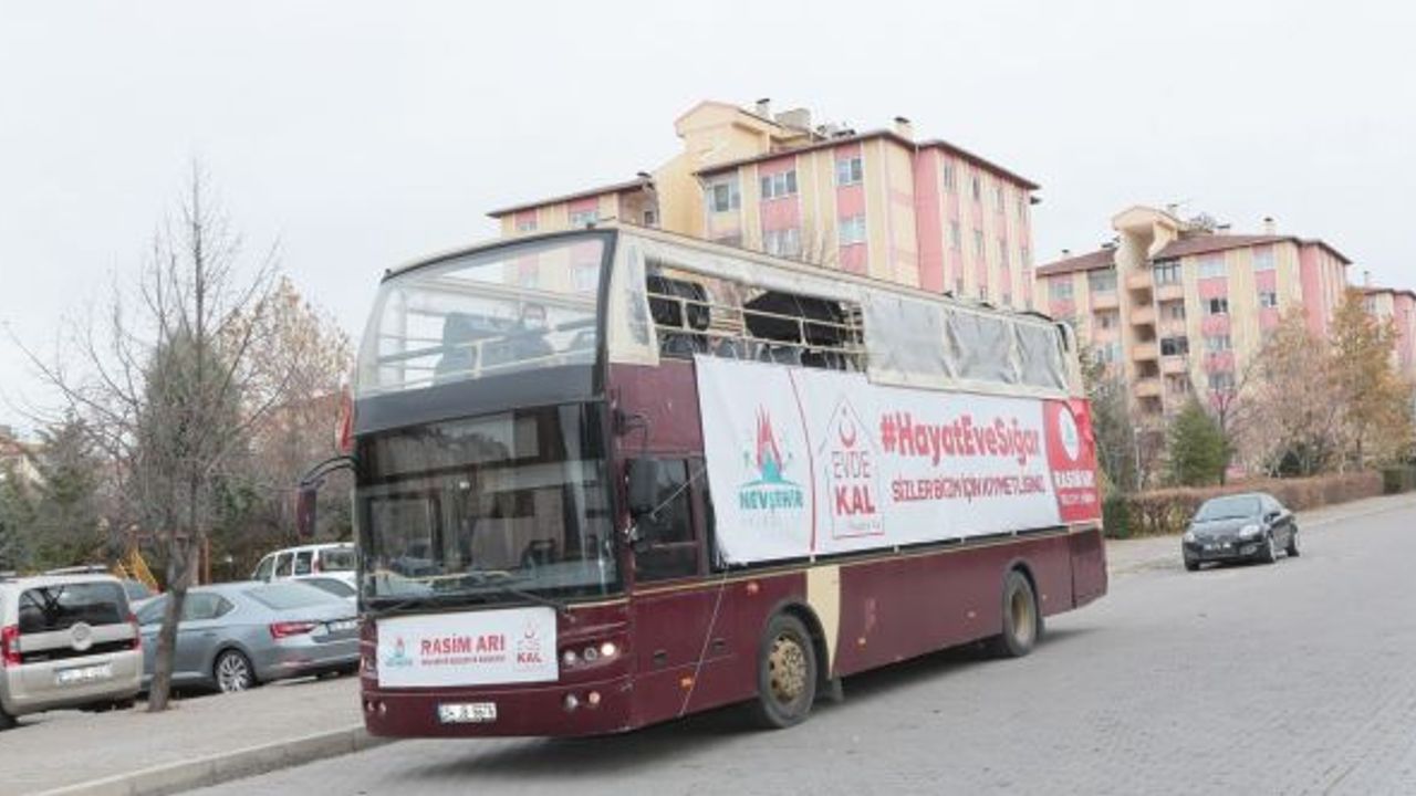 Üstü Açık Otobüsle "Hayat Eve Sığar" Konseri