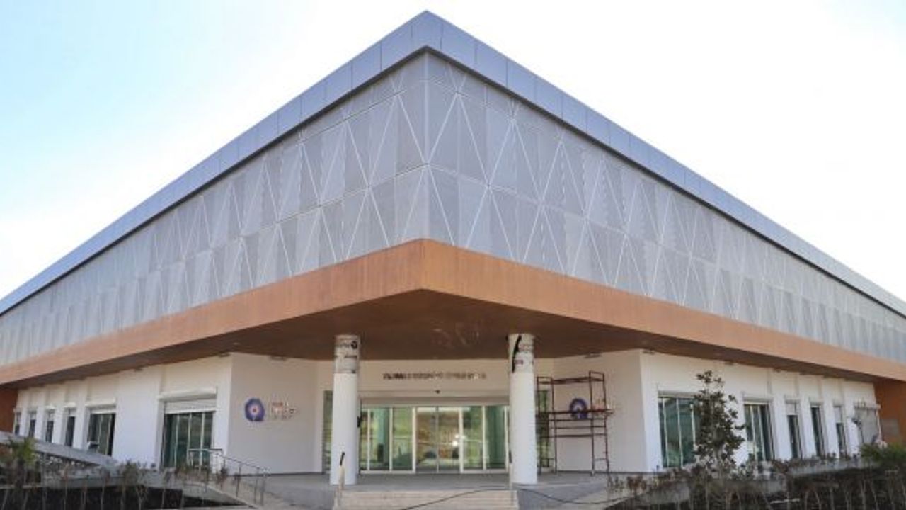 Elmalı Otogarı açılış için gün sayıyor