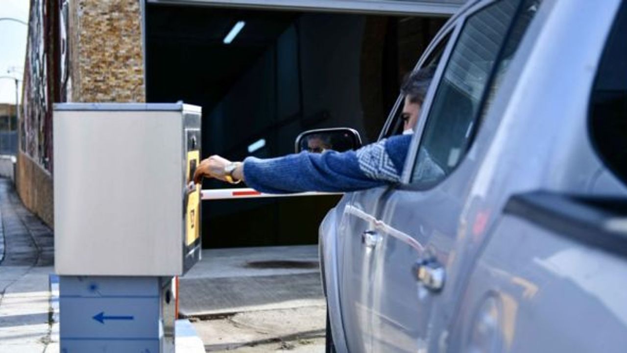 Arabasını bırakıp metroyu kullanan park ücreti ödemeyecek