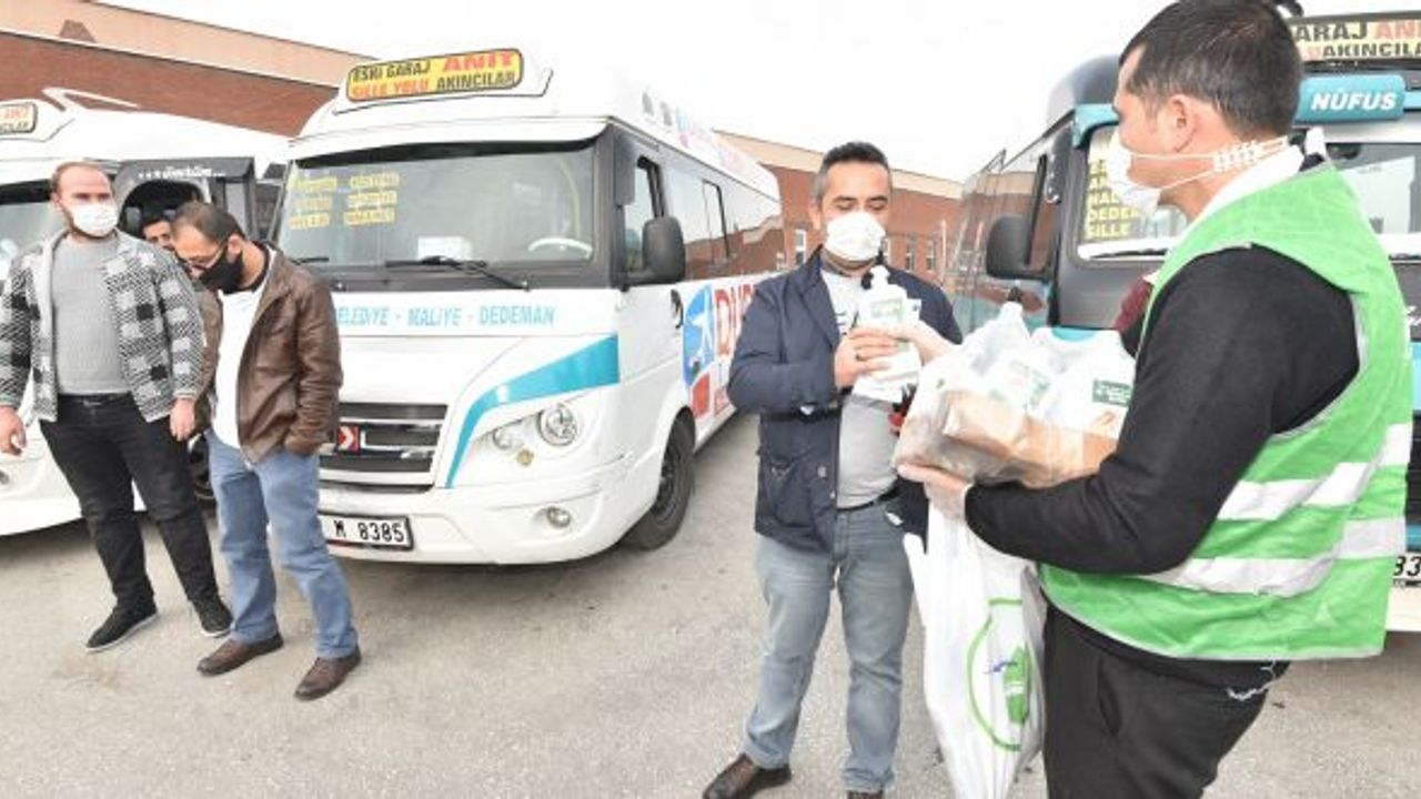 Karatay Belediyesi’nden taksici ve dolmuşcu esnafına hijyen seti desteği
