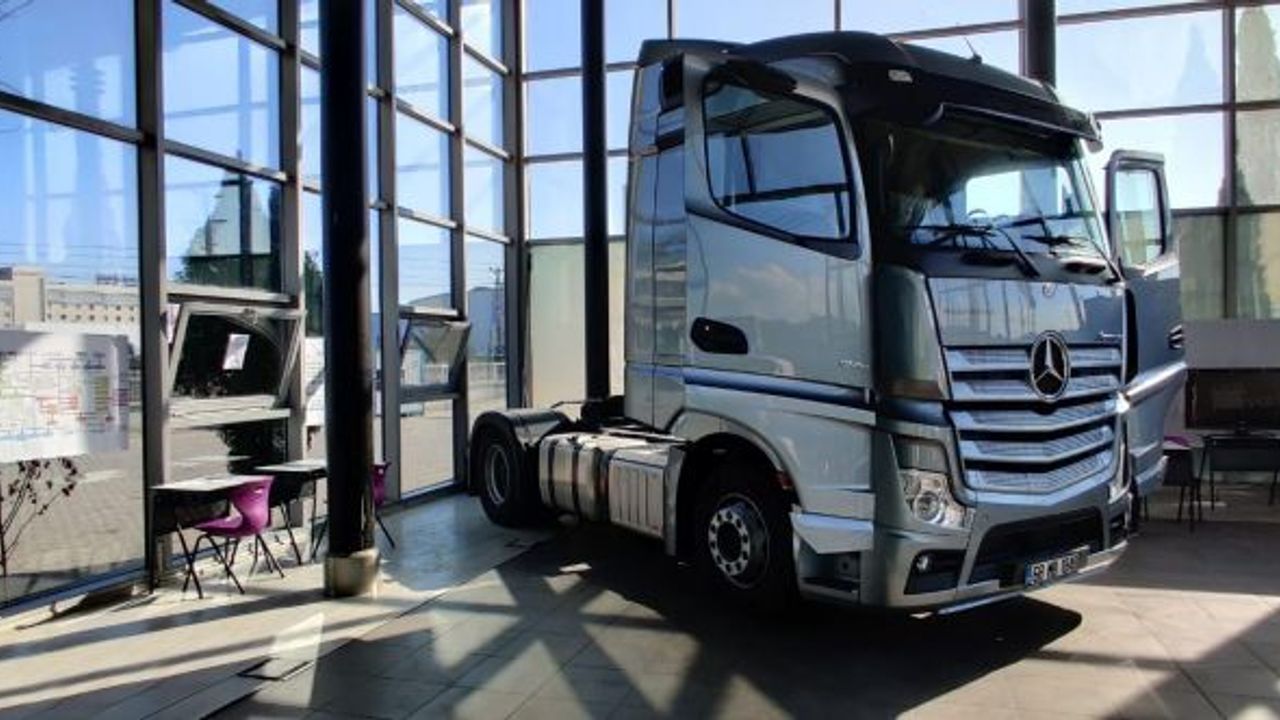 Mercedes Actros Kamyon yenilendi bayiler eğitim aldı