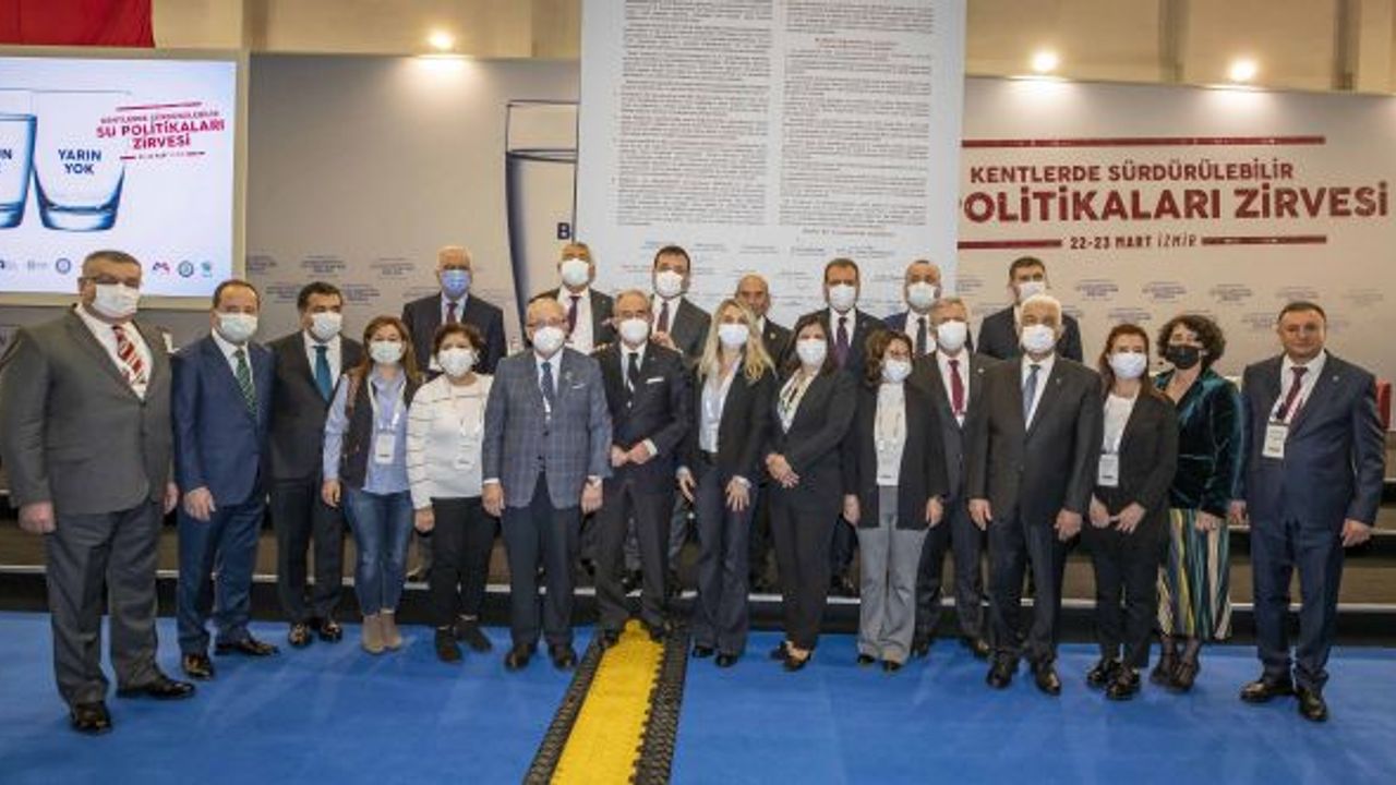 CHP’li 11 büyükşehir belediye başkanı İzmir’de su manifestosu açıkladı