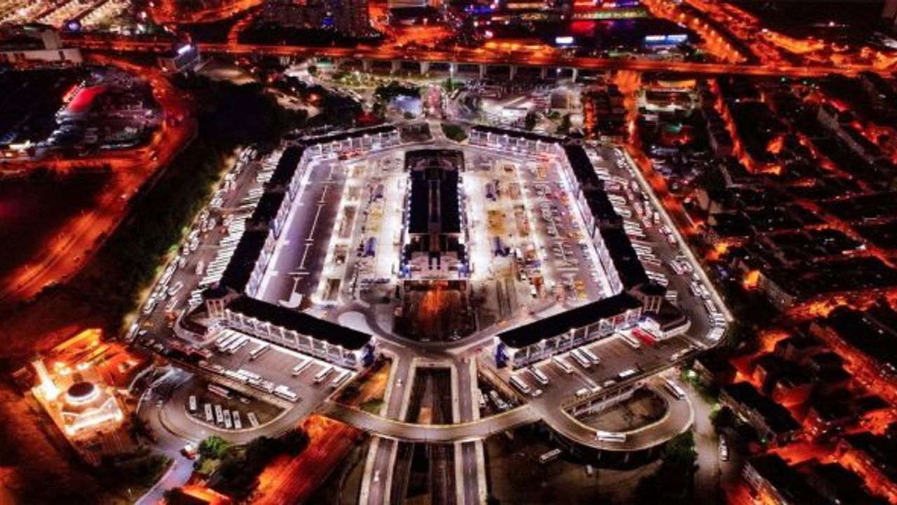 Kapanma kararı sonrası İstanbul’da otobüs seferleri