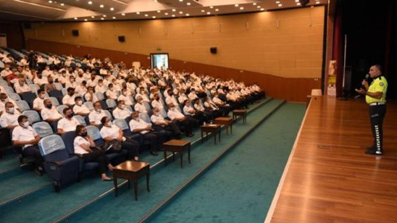 Toplu taşıma şoförlerine ‘Trafikte Önce Yaya’eğitimi
