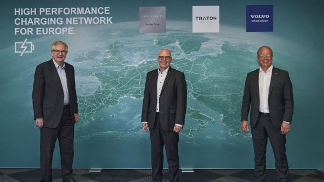 Daimler Truck, TRATON GROUP ve Volvo Group, ağır hizmet kamyonları için Avrupa’da yüksek performanslı şarj ağına öncülük etmeyi planlıyor