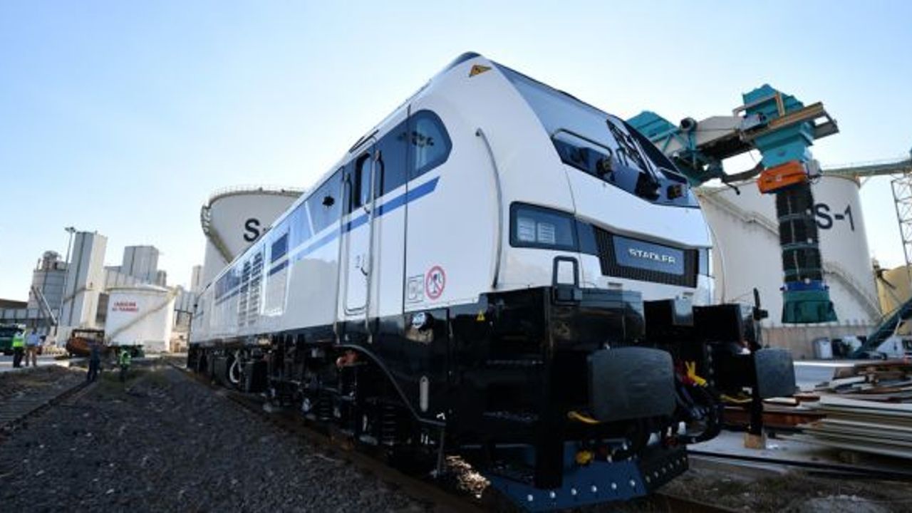 Körfez Ulaştırma Türkiye’nin ilk Hibrit Lokomotiflerini Teslim Aldı