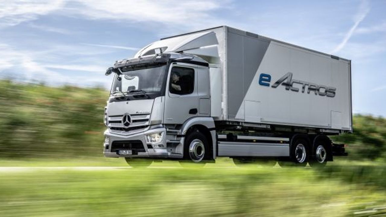 İlk seri üretim eActros, Mercedes-Benz Wörth Fabrikası bantlarından indi