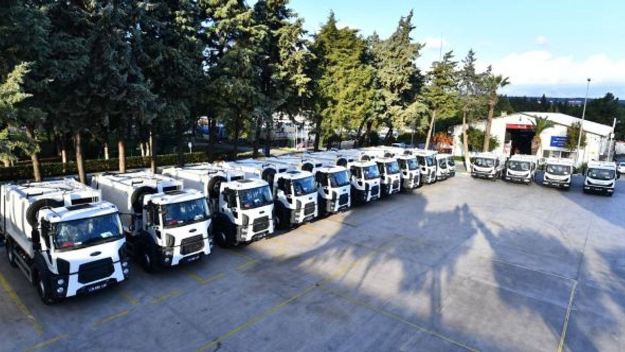 İzmir Büyükşehir Belediyesi 10 Ford, 5 Iveco kamyon aldı