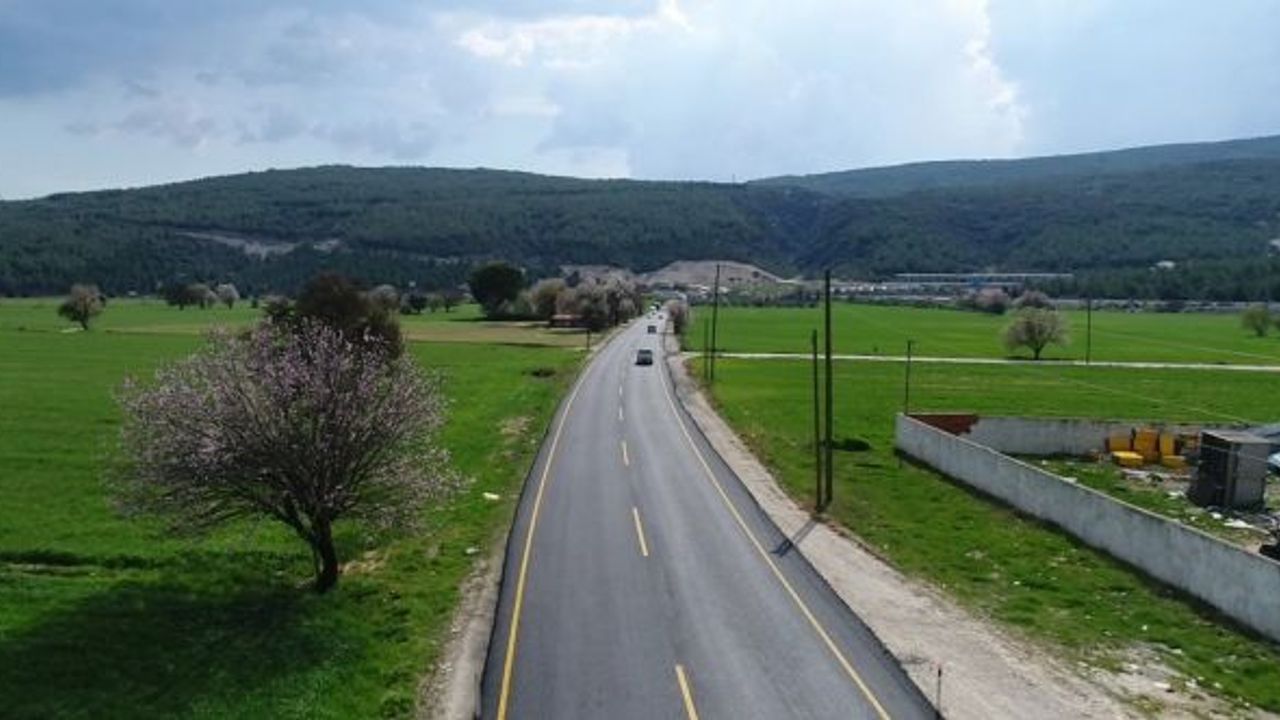 Muğla'da eski otogar ve yeni otogar arasındaki yolun yenileme  çalışmaları sürüyor