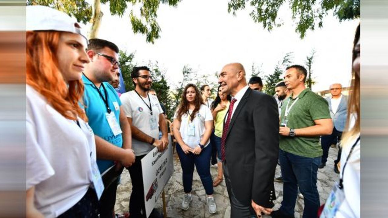 İzmir Büyükşehir Belediyesi öğrencileri ailelerine kavuşturuyor!