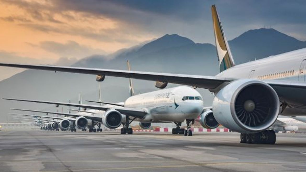 Uçak yolculuğu en çok iç hatlarda nisan, dış hatlarda ekim ayında yapıldı