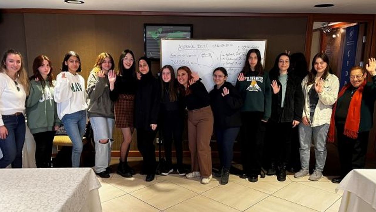 Mercedes-Benz Türk’ten her yıl 1.000 kız öğrenciye burs