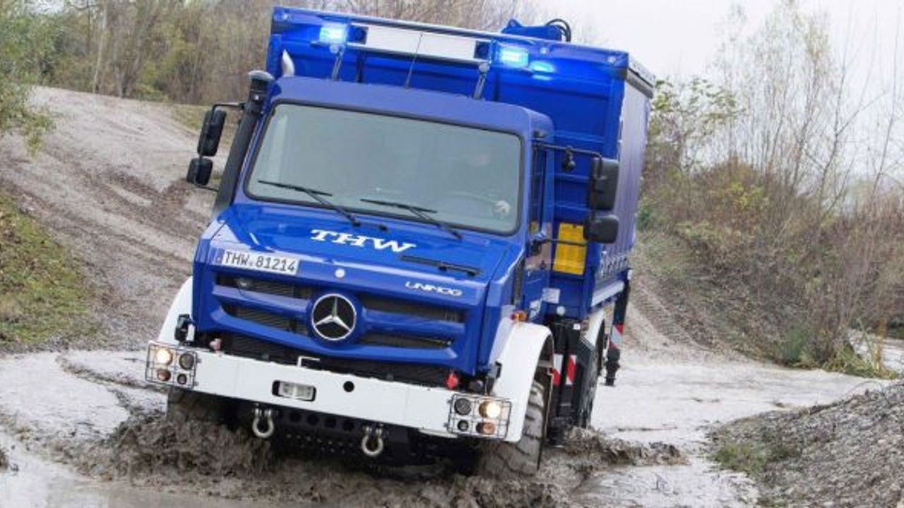 Aşırı hava koşullarında afet yardım destekçisi Mercedes-Benz Unimog U 5023