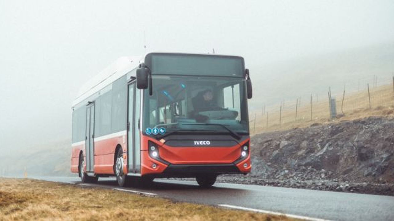 IVECO BUS, HZ Bussar'a 2adet E-WAY şehir içi otobüsü teslimatı gerçekleştirdi