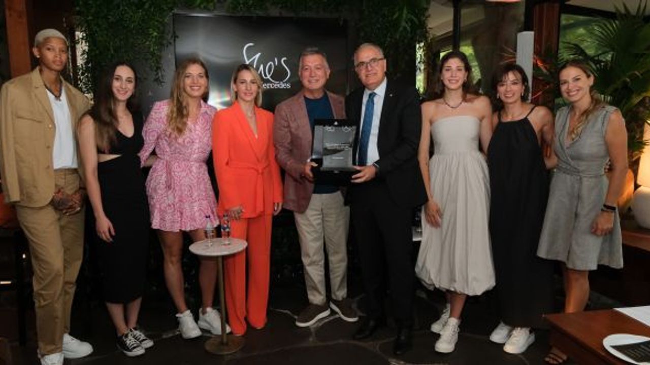 Türkiye Kadın Voleybol Milli Takımı She’s Mercedes ile Buluştu