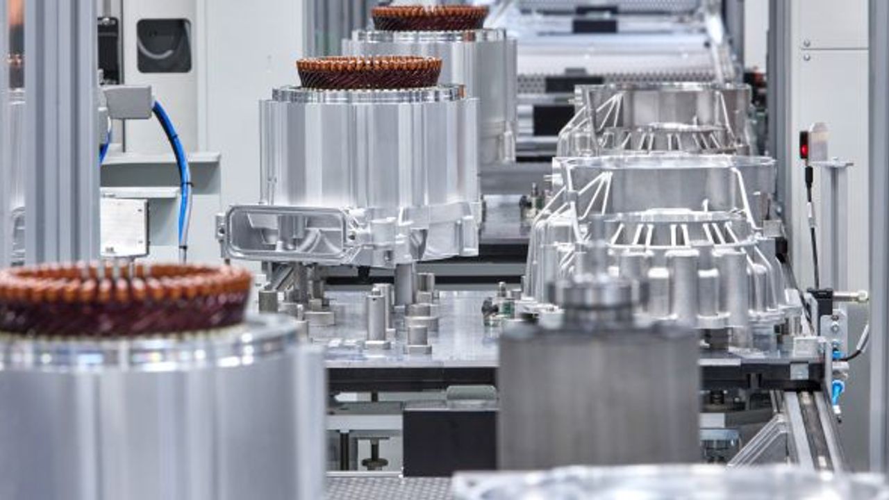 Bosch elektrikli araçlar için 800 voltluk teknoloji üretimine başlıyor