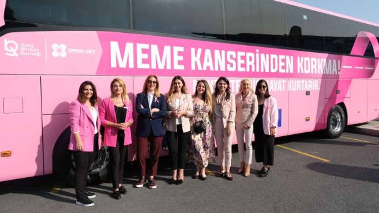 Pembe tasarımlı Mercedes-Benz Travego 16 2+1 ile ‘Meme Kanseriyle Mücadelede Yolumuz Bir’