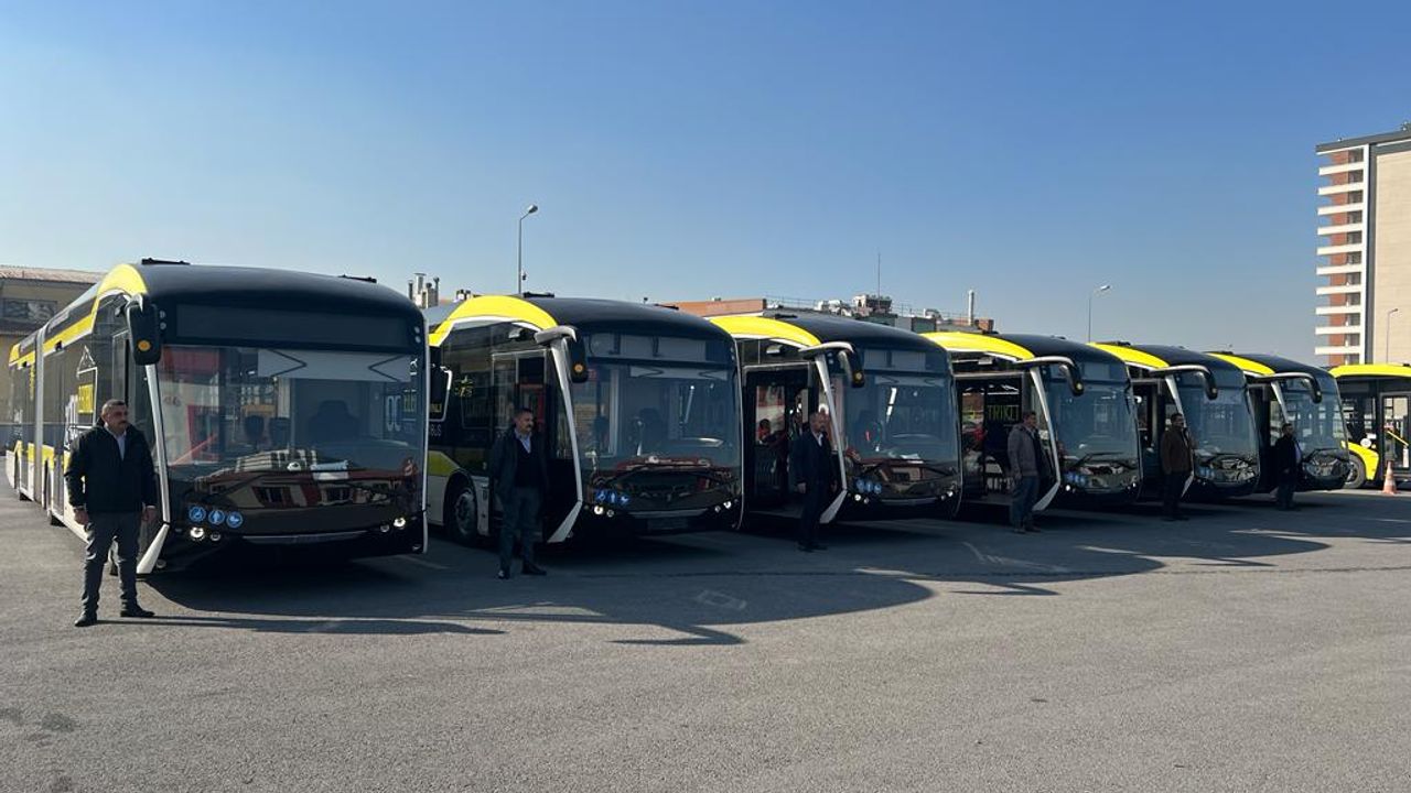 Kayseri Büyükşehir’in ulaşım filosuna 15 yeni elektrikli körüklü otobüs katıldı