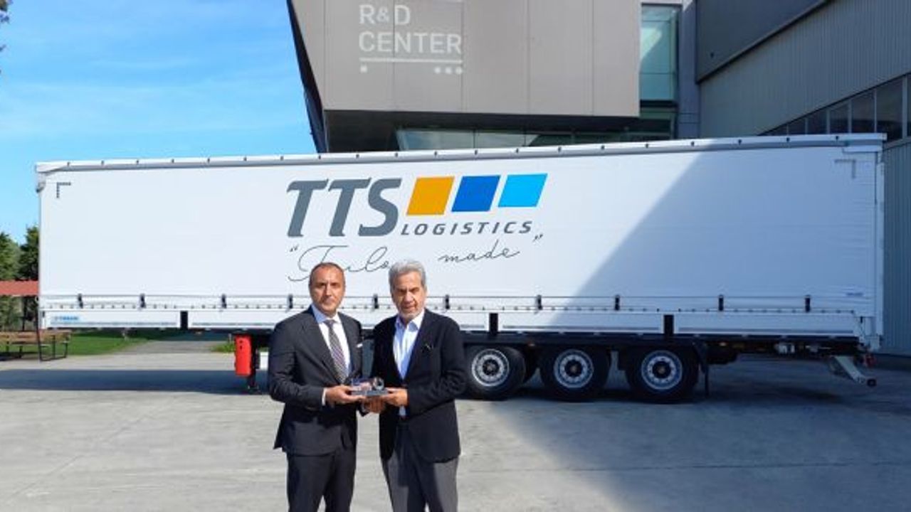 Tırsan TTS Uluslararası Nakliyat’a 21 adet Tenteli Perdeli Maxima Plus teslim etti.