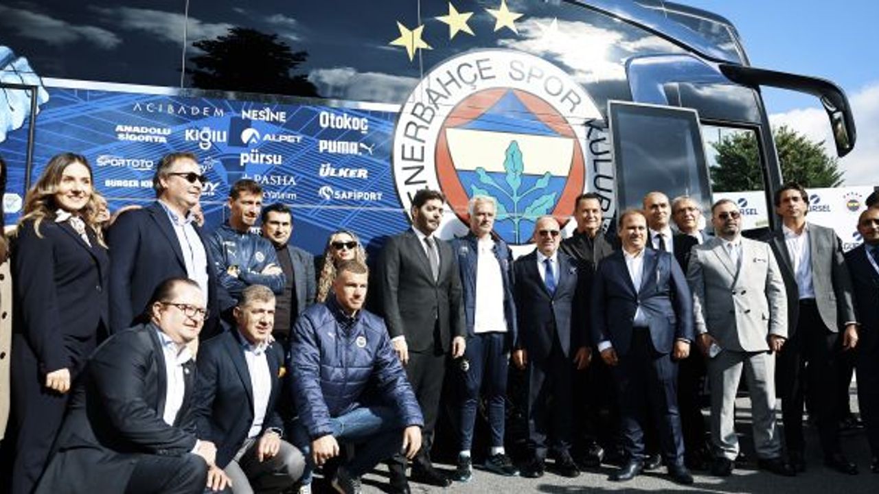 Gürsel Turizm; Fenerbahçe Futbol A Takımı için özel olarak hazırladığı Mercedes-Benz Travego'yu teslim etti