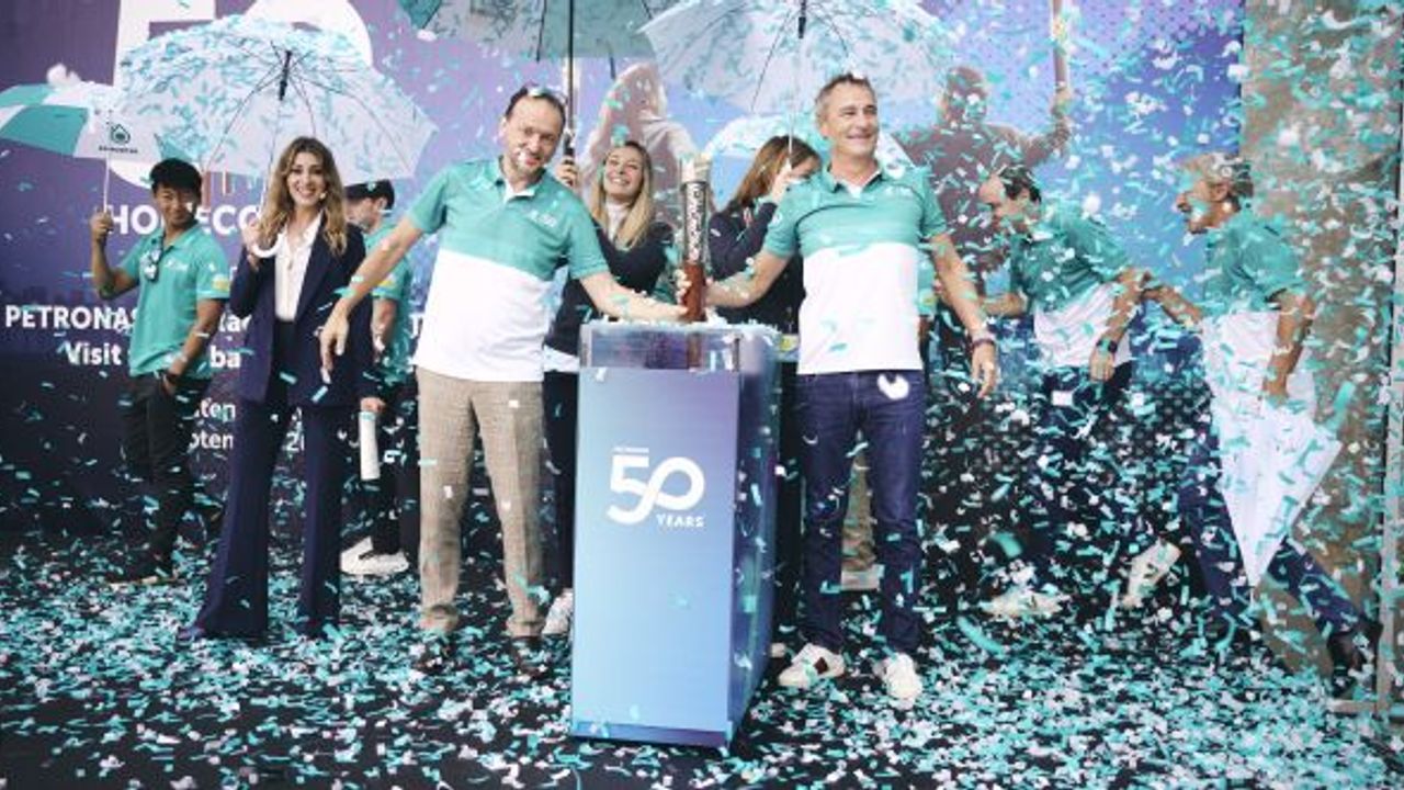 Petronas 50. Kuruluş Yıldönümünü kutluyor