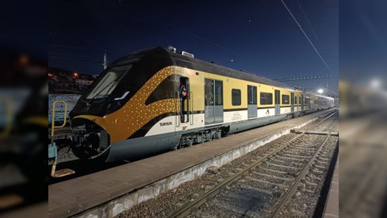 Elektrikli yeni tren setleri yola çıktı