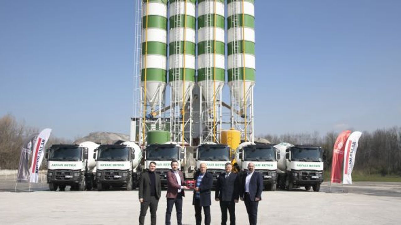 Akyazı Hazır Beton filosuna 6 adet Renault Trucks K 440 8x4 mikser kattı