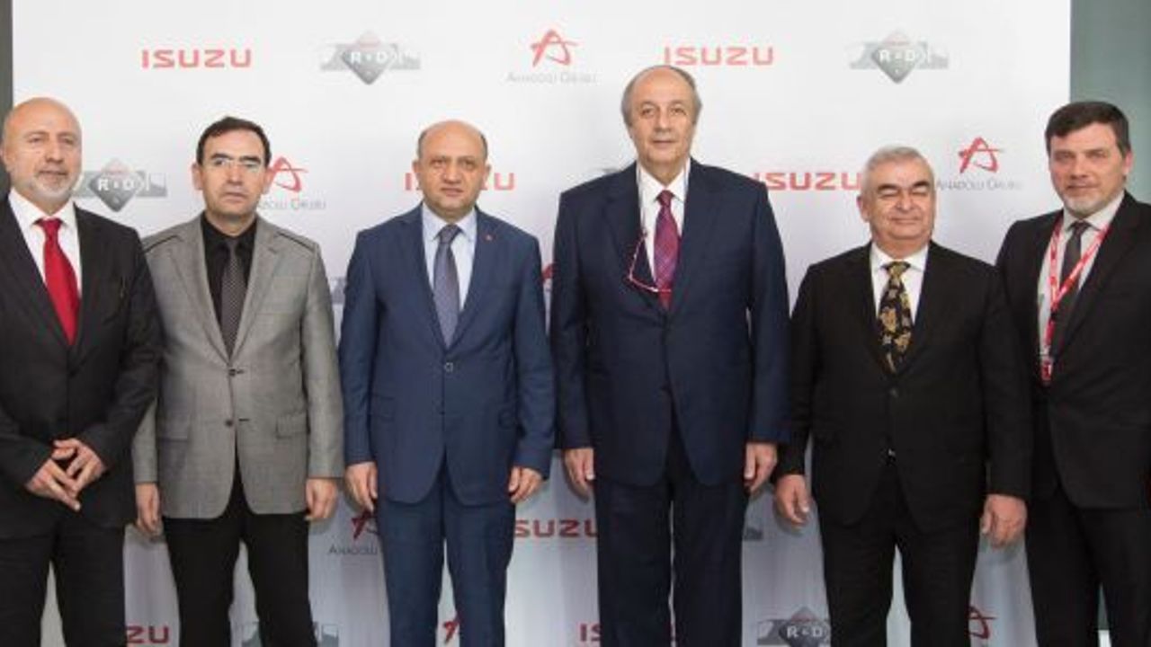 Bakan Fikri Işık Anadolu Isuzu Ar-Ge Merkezinde
