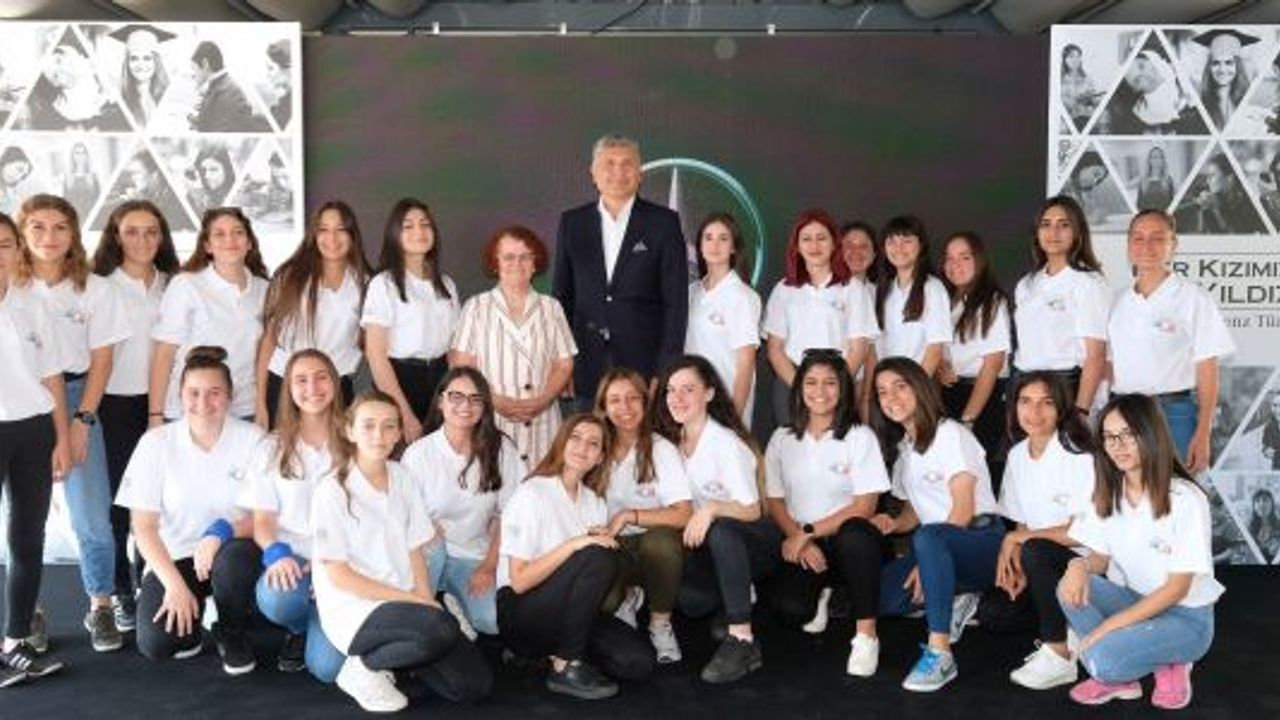 Mercedes-Benz Türk 5 Bin Kız Öğrenciye Destek Oldu