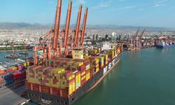 400 metrelik mega gemi MSC DITTE Mersin Limanı'nda karşılandı