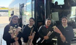 Balıkesir Uludağ Turizm 8 Mart Dünya Kadınlar Günü’nde yolcularını çiçeklerle karşıladı