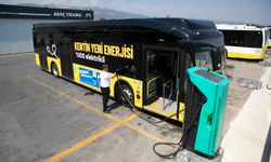 Elektrikli otobüslerle; dizel araçlara göre 14,5 milyon lira, CNG araçlara göre ise 3,5 milyon lira yakıt tasarrufu