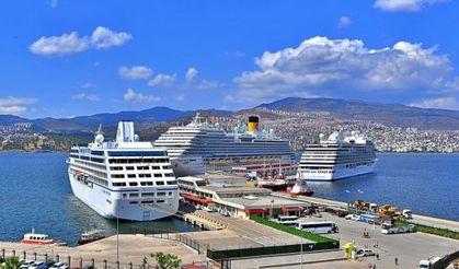 Alsancak Limanı’na aynı gün 3 gemi demir attı İzmir’e bir günde yaklaşık 2 bin 500 turist geldi