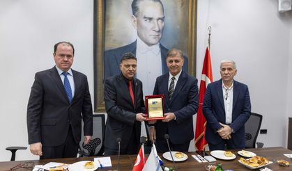 İzmir’de trafik sıkışıklığını azaltmak için otobüs yolu planladık