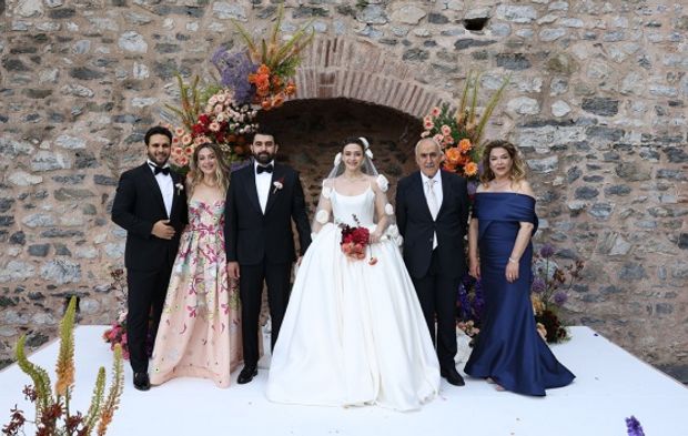 Best Van Turizm CEO’su İrem Bayram’ın düğün fotoğrafları