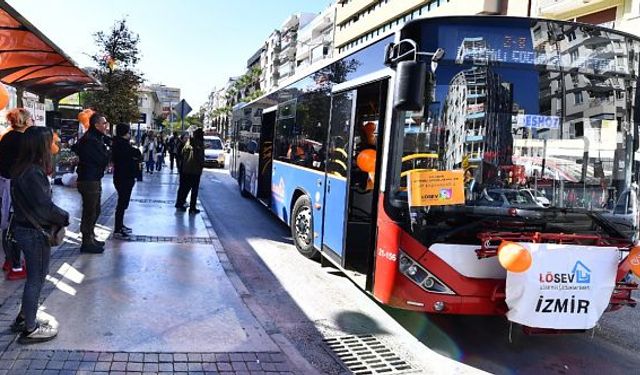 Lösemili çocuklar için renkli otobüs turu