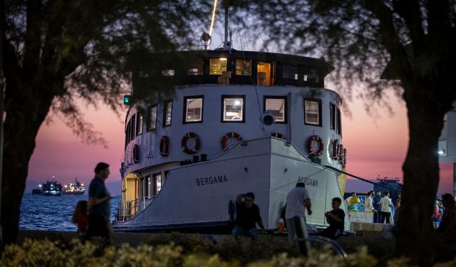 Bergama Vapuru ile İzmir Körfezi’nde tarihe yolculuk
