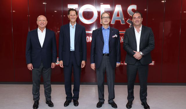 Stellantis ve Koç Holding Üst Yönetimi Tofaş Fabrikası’nı Ziyaret Etti