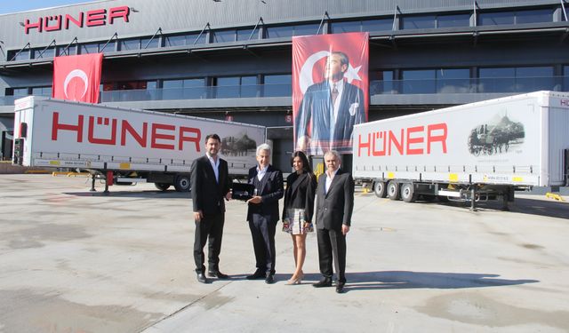 TIRSAN ve HÜNER işbirliği Cumhuriyet Bayramında büyüdü: 500 treyler ve lojistik merkezi teslim edildi