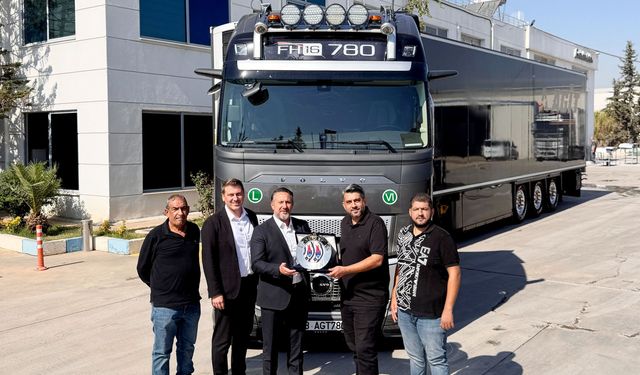 Volvo Trucks, Türkiye’deki İlk Kamera Monitör Sistemli Volvo FH16 4x2 780 HP’yi AGİT Nakliyat’a teslim etti