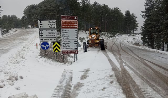 Bursa'da kar yağışı başladı: Büyükşehir ekipleri sahada