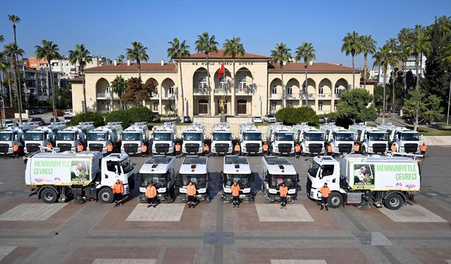 Mersin Büyükşehir’in temizlik araç filosuna 22 büyük yol süpürme aracı eklendi