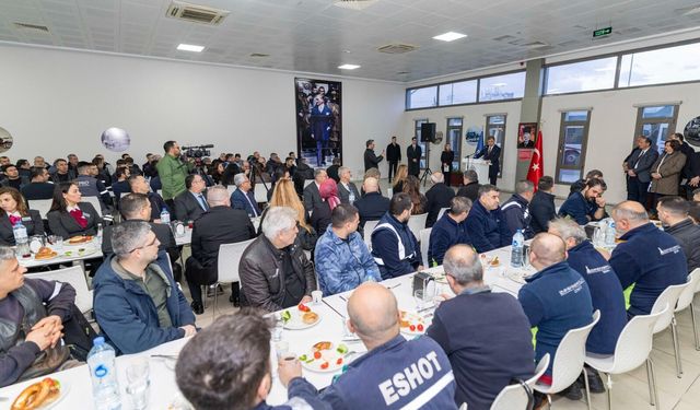Başkan Cemil Tugay, güne ESHOT’ta başladı.